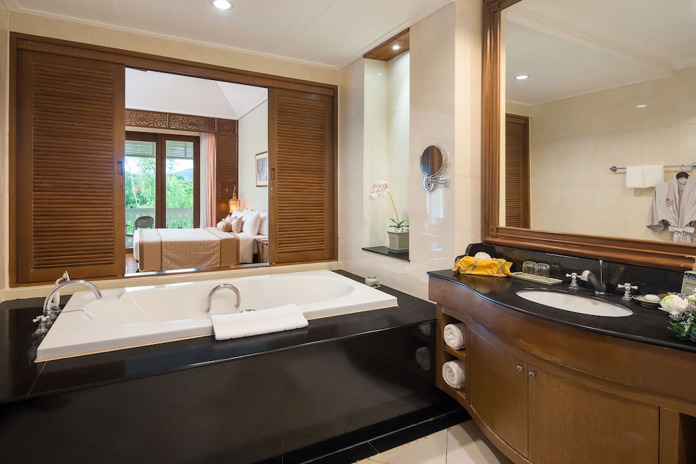 Dheva Mantra Resort 69/72