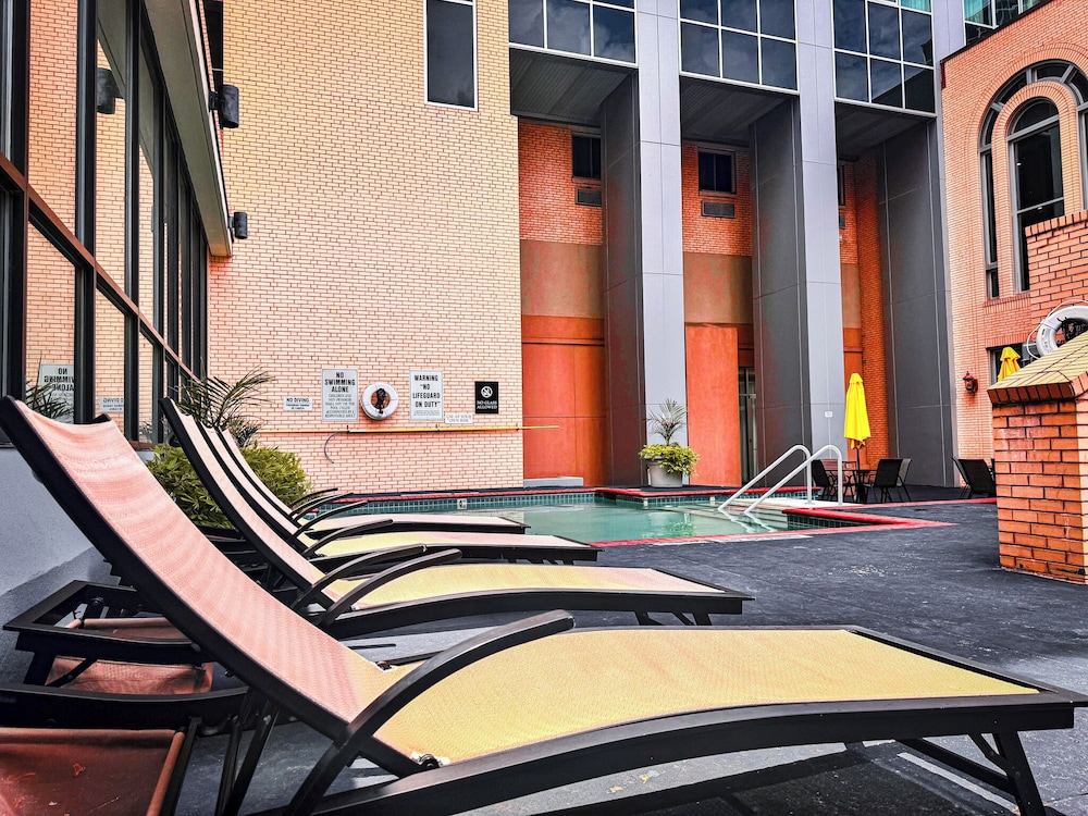 Clayton Plaza Hotel 60/65