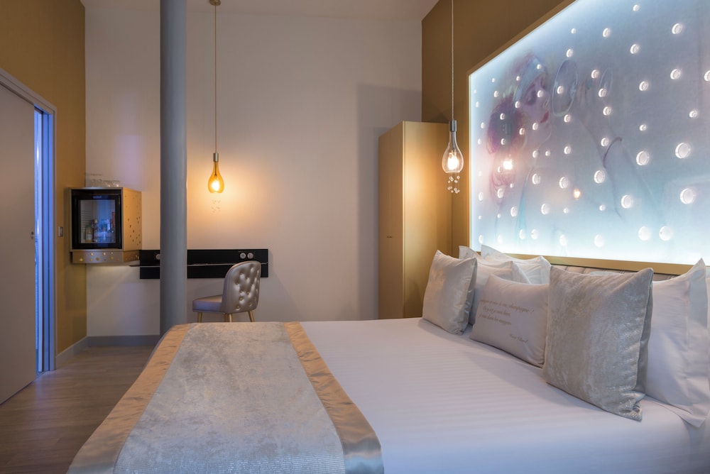 Les Bulles de Paris Hotel 10/64