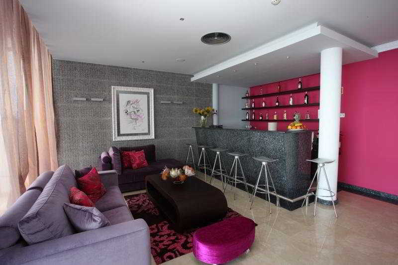 Hotel Apartamentos Baia Brava 8/17