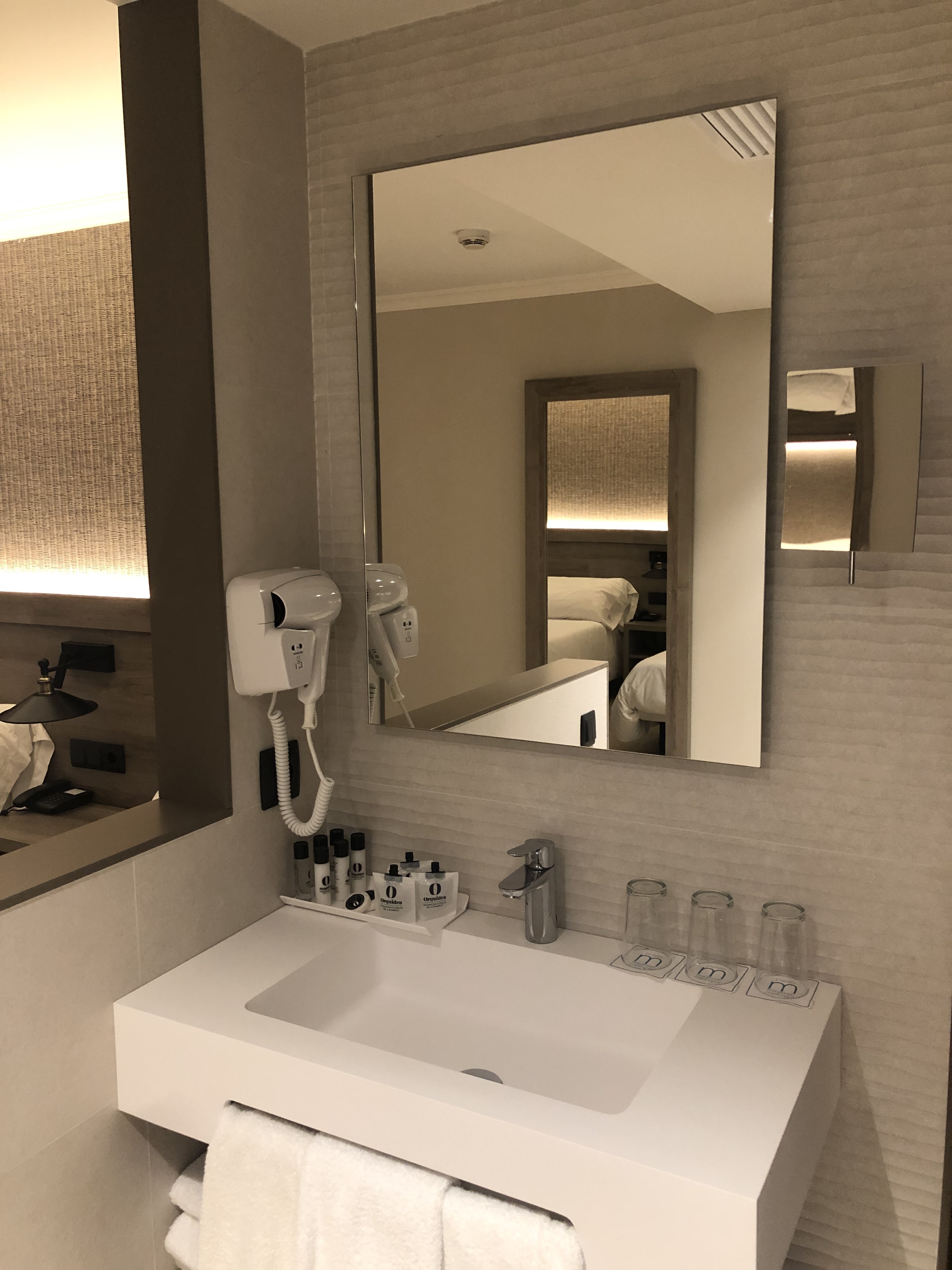 Metropol Hotel 49/50