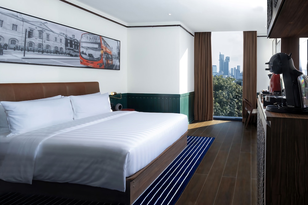 EXECUTIVE, QUEEN BED