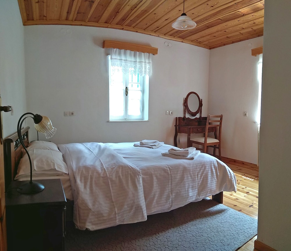 Guesthouse Iro 10/26