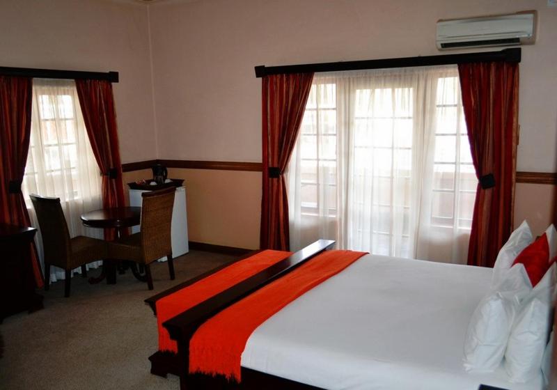 Crown Hotel and Conference Centre 5/30