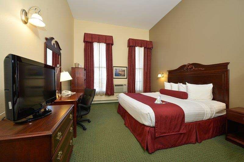 Best Western The Hotel Chequamegon 10/22