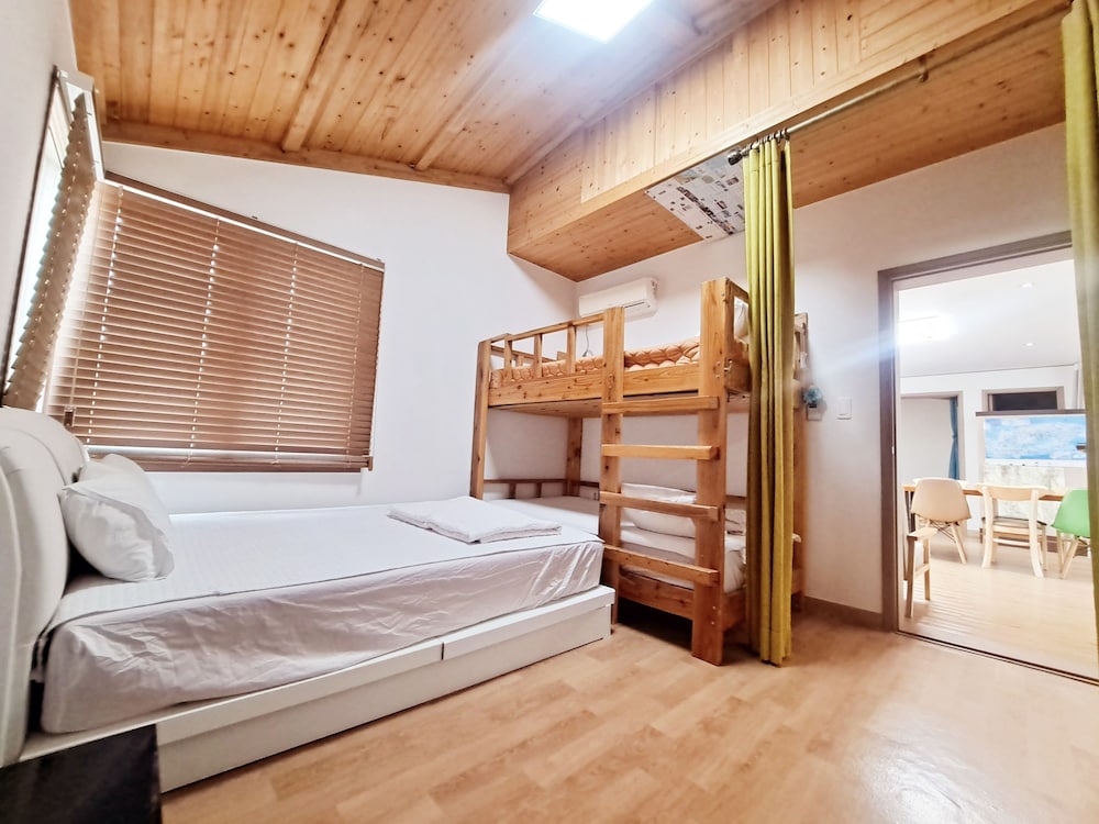3 BEDROOMS, DELUXE, APARTMENT