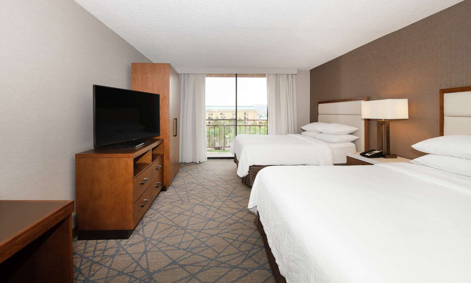 جناح بسرير كوين لذوي الإعاقة، Embassy Suite Hotel Colorado Springs 2/2