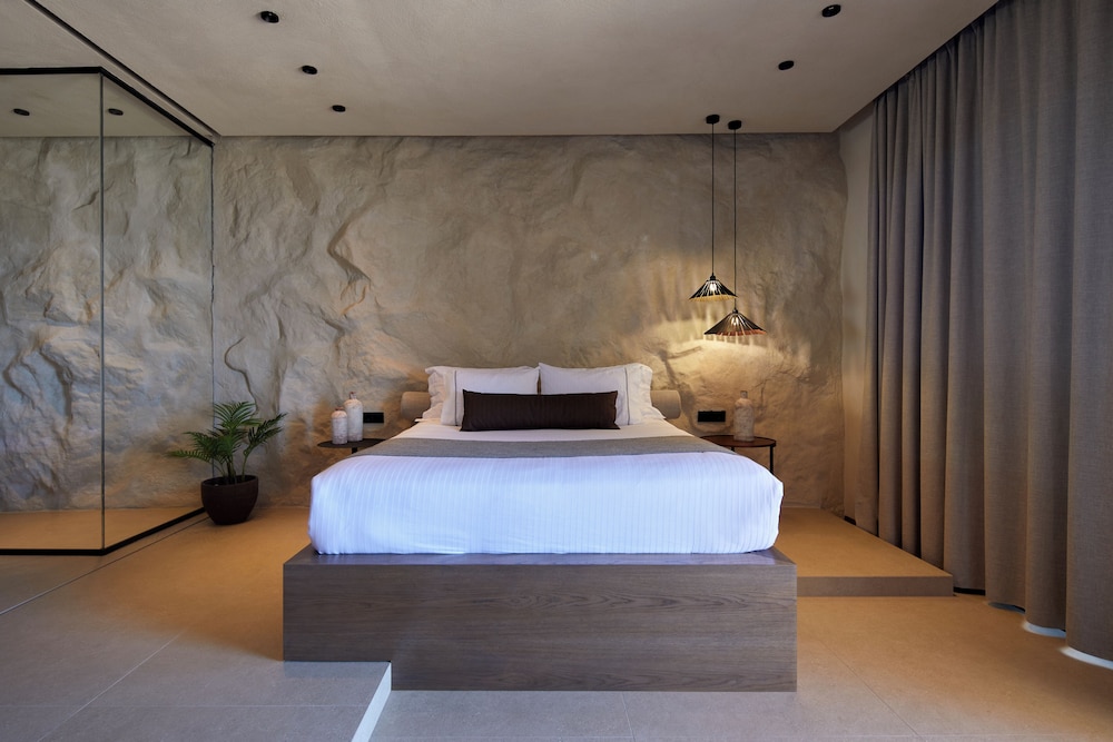 North Santorini Luxury Spa Hotel 13/50