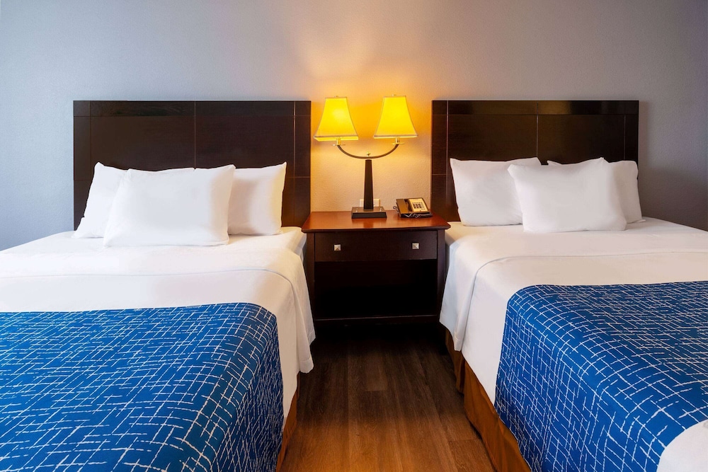 Travelodge by Wyndham Charles Town / Harpers Ferry 13/28