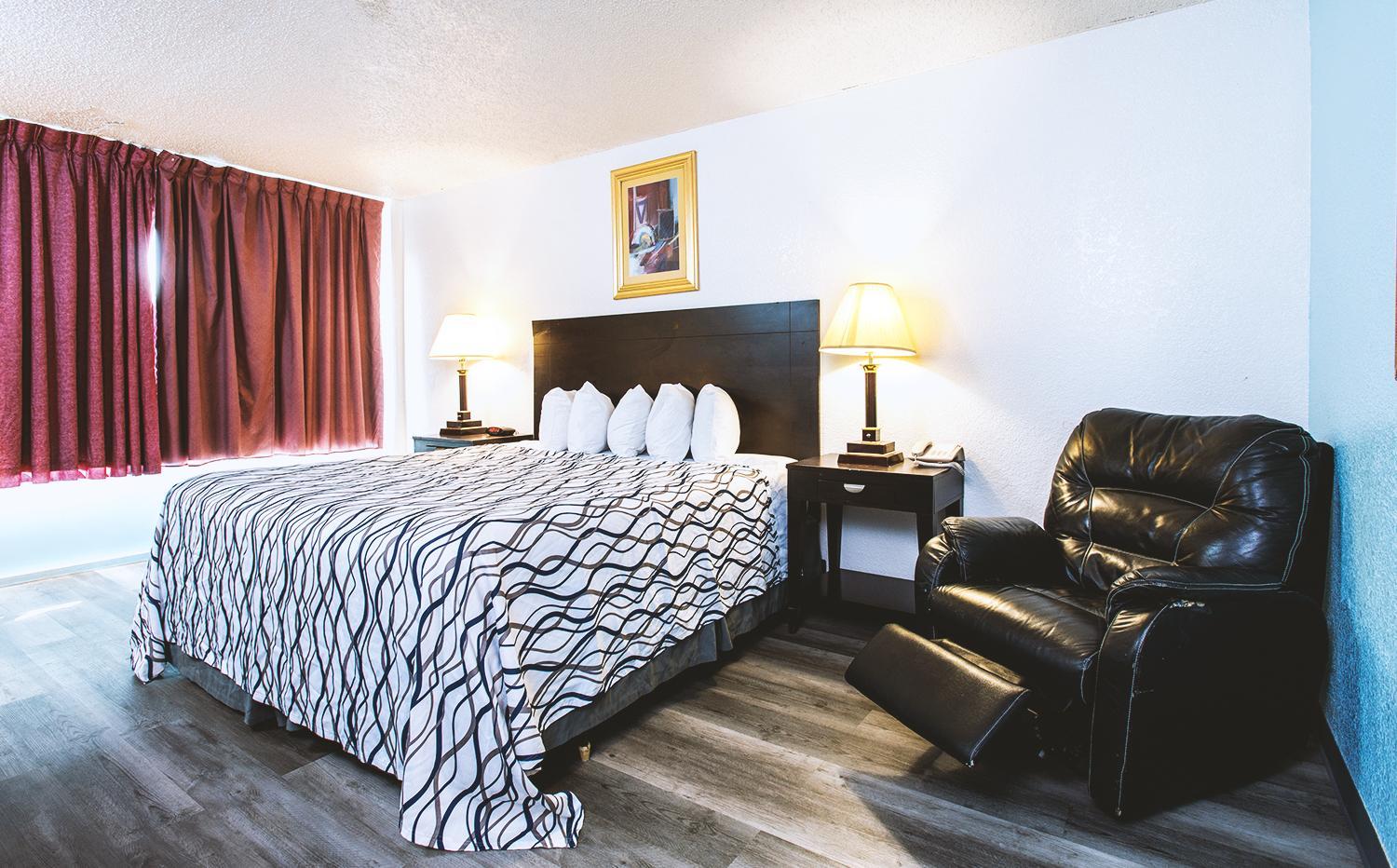 Sky-Palace Inn & Suites Wichita East 14/30