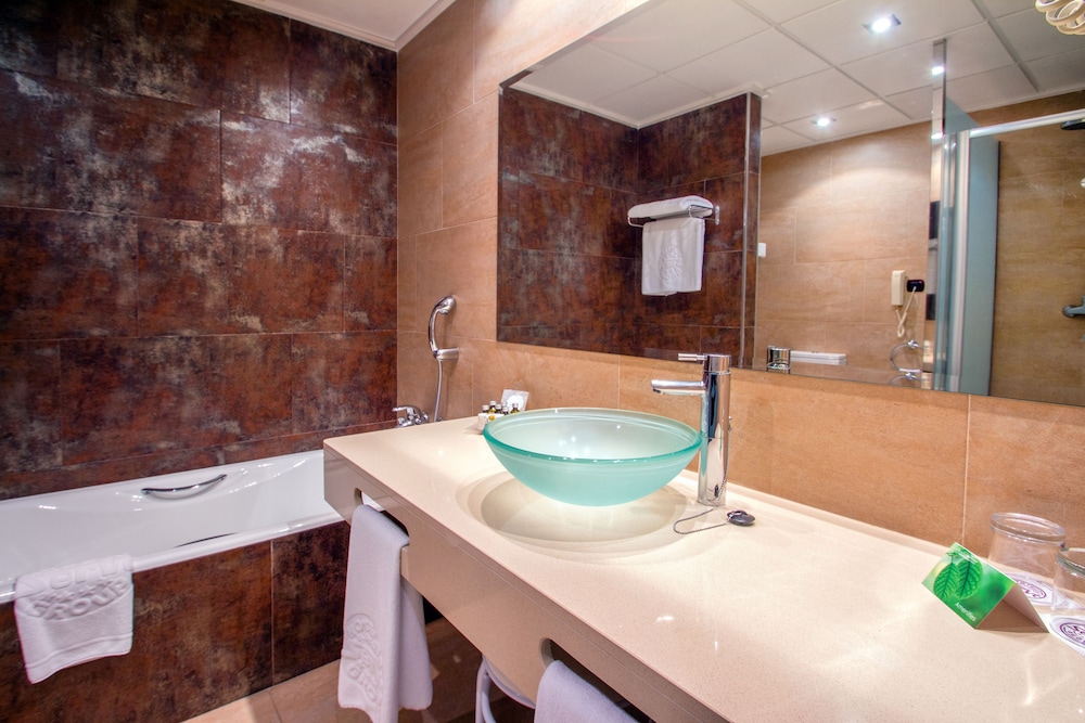 Contemporary, Double Bed, Partial Ocean View, Terrace، Hotel Servigroup Montiboli 9/9