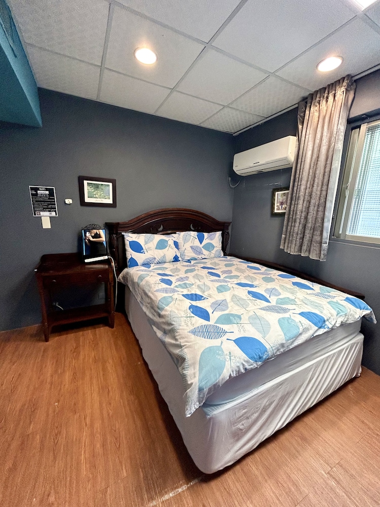 Ximen Triple Tiger Hostel 14/50