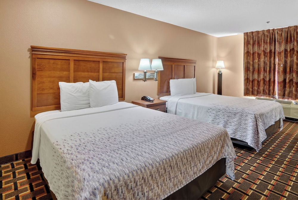 Hometown Inn Suites 17/51