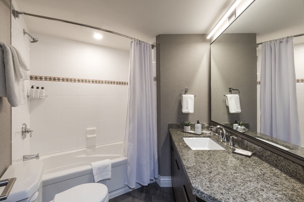 Crystal Lodge Hotel Whistler 64/66