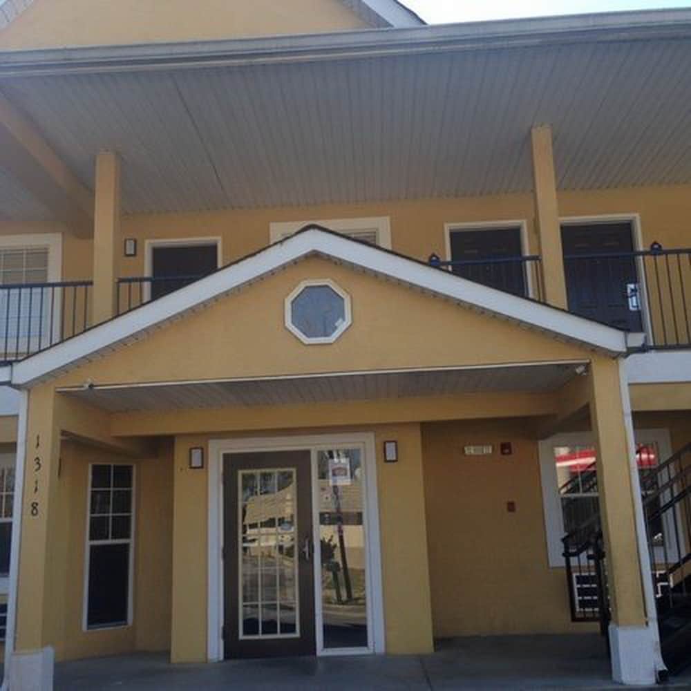 Woodbridge Inn By OYO Rome in ROME - GA