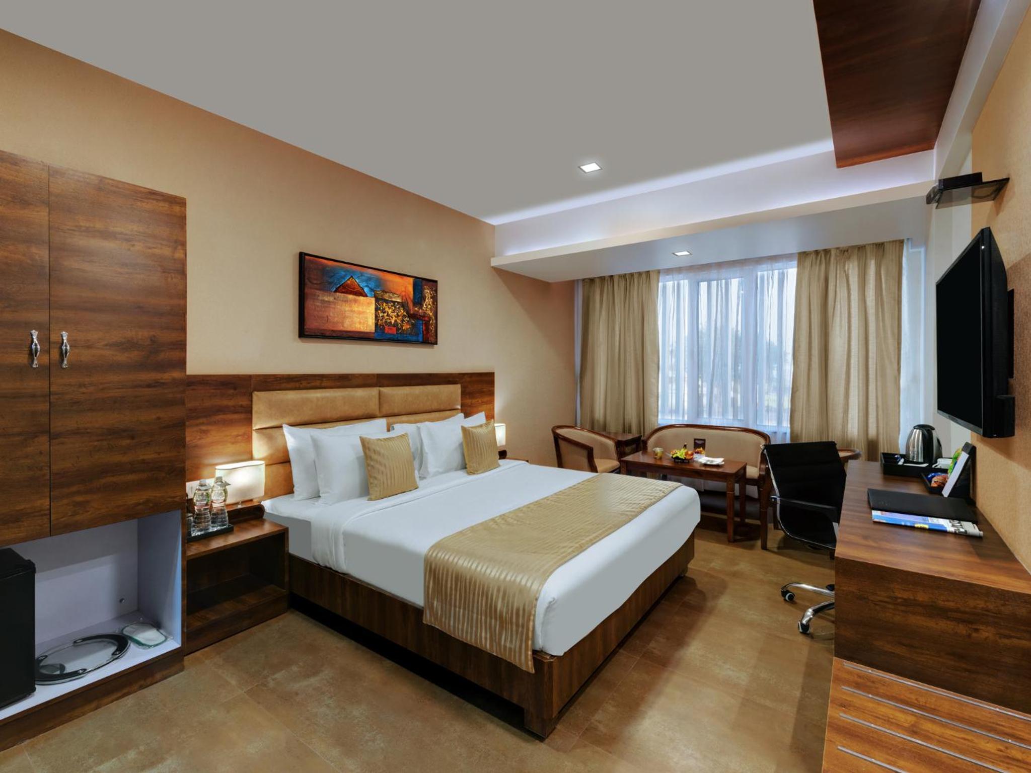 Club, King Bed