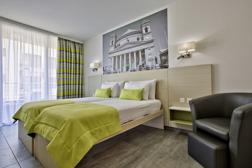 Santana Hotel 43/77