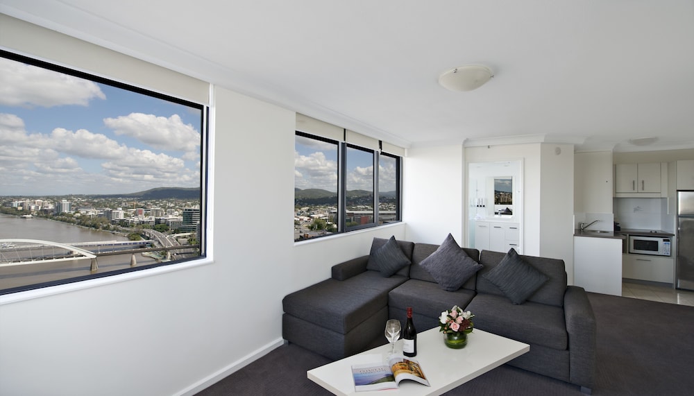 PARK REGIS NORTH QUAY 32/58