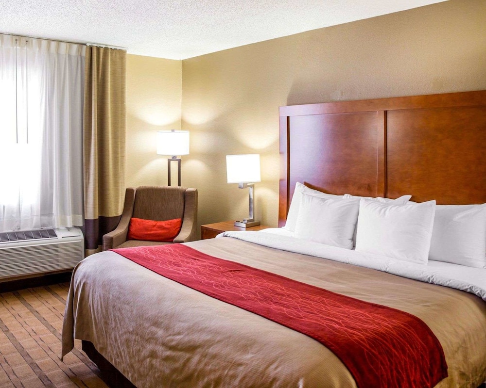 Comfort Inn and Suites Coralville 17/49
