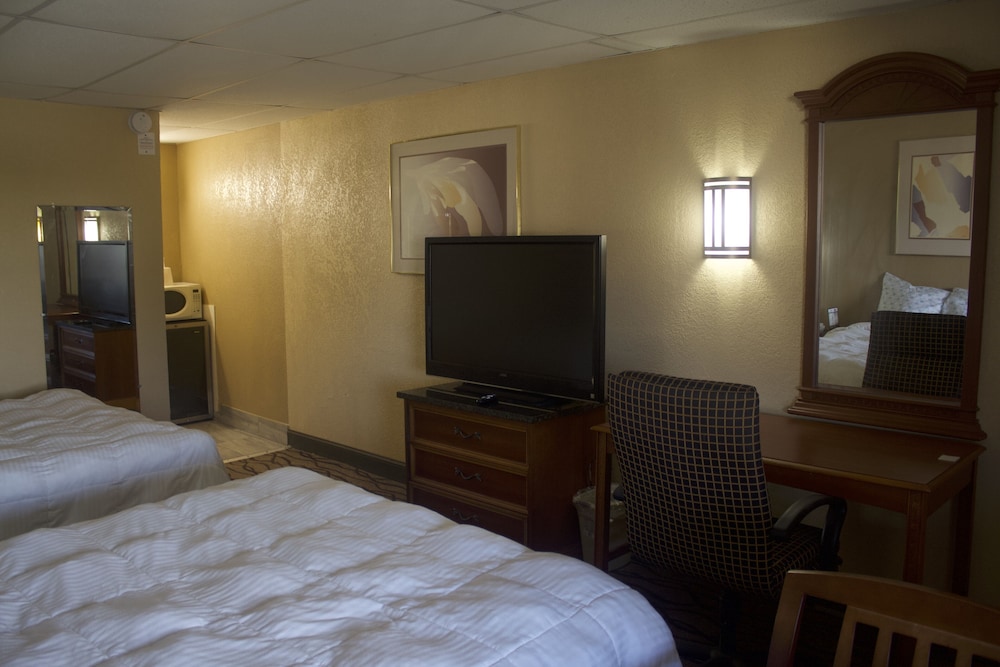 Express INN (ex Knights Inn Norfolk) 12/25