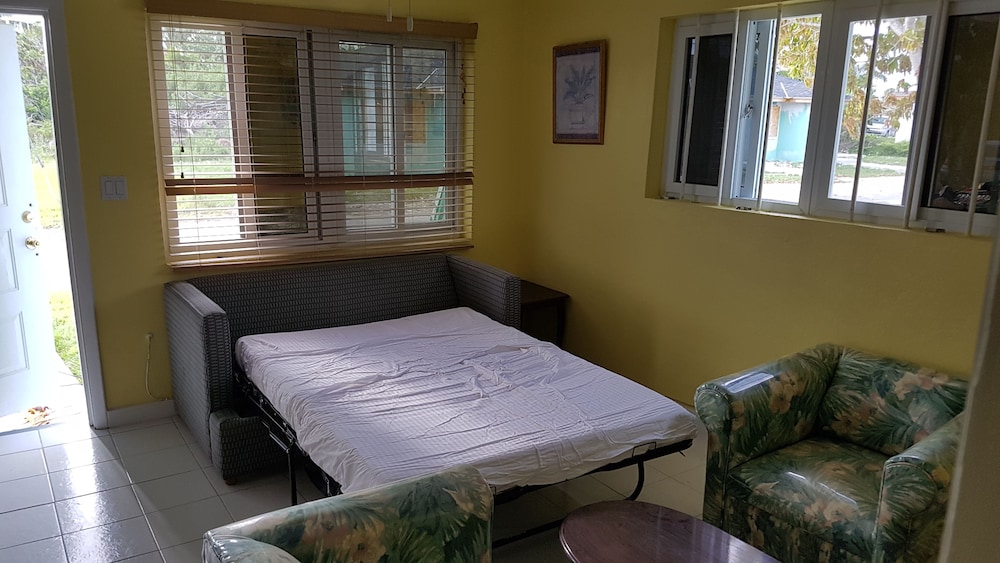 Bahama Breeze Apartments 3/13