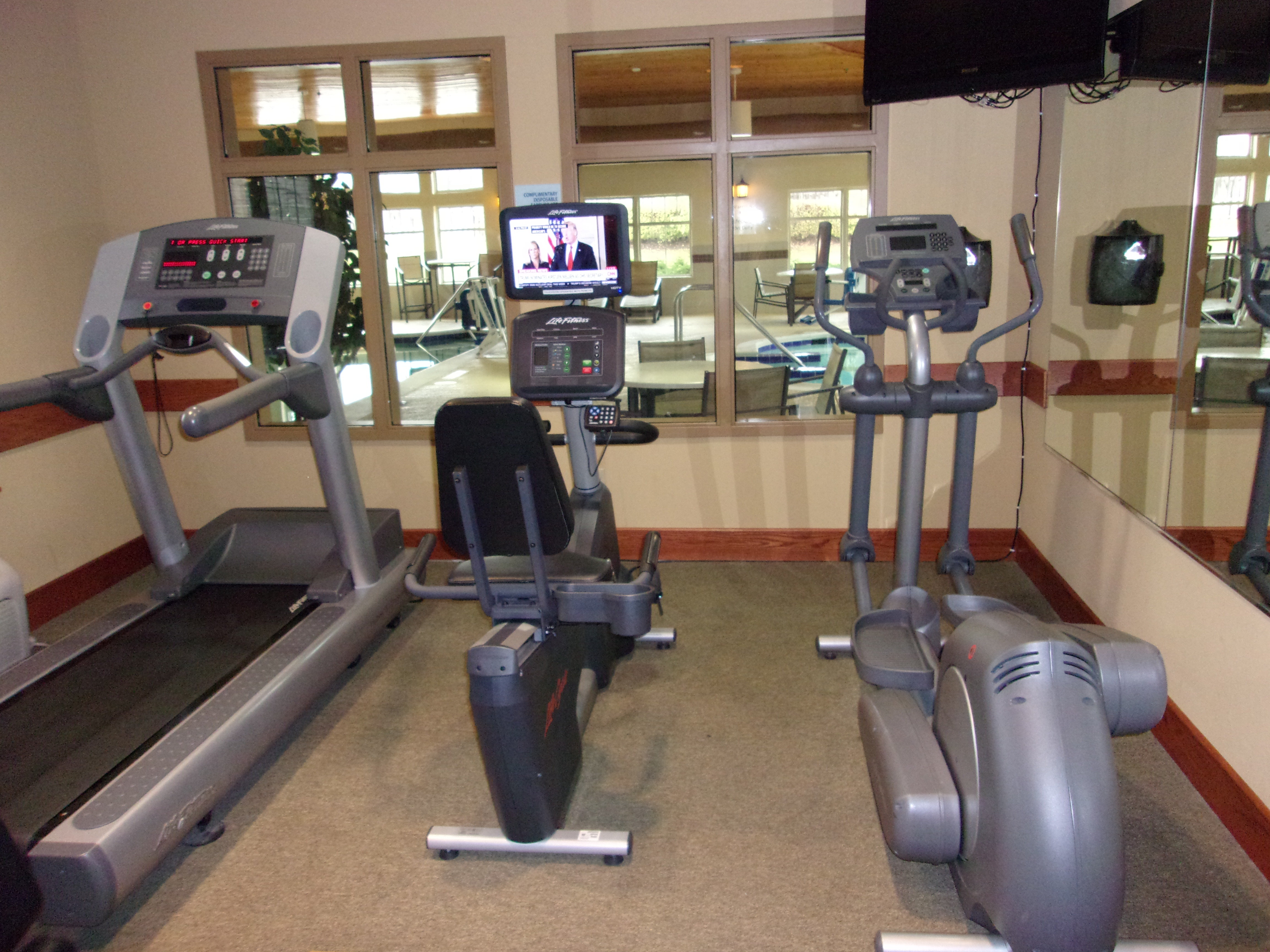Holiday Inn Express Suites Chicago West Roselle 31/50