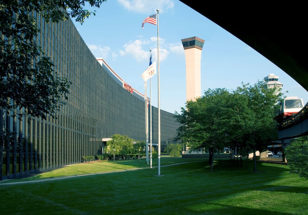 Hilton Chicago OHare Airport 39/82