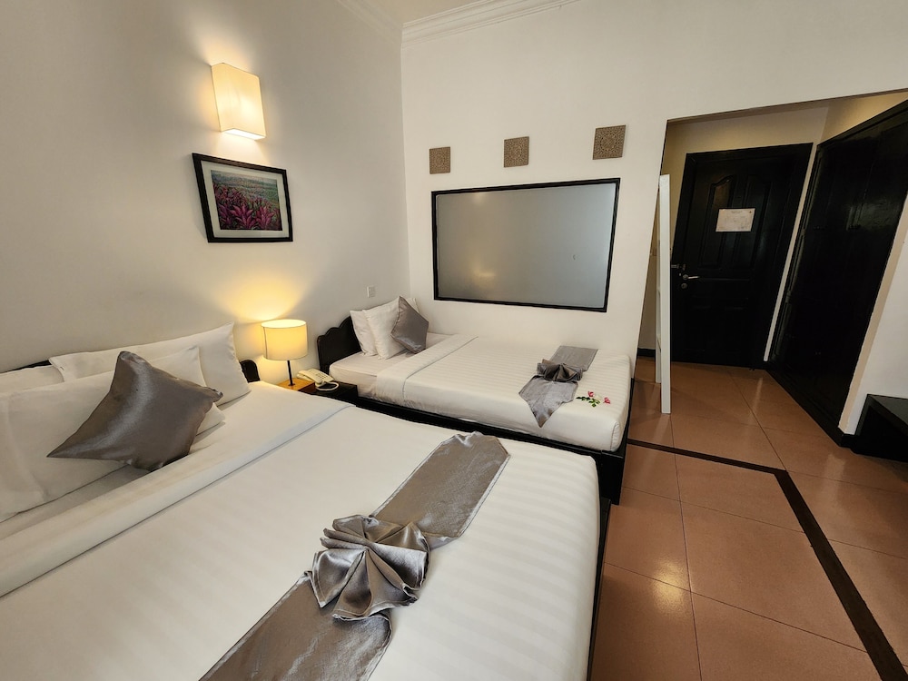 Plus, Deluxe, Family, 1 Queen and 1 Single Bed