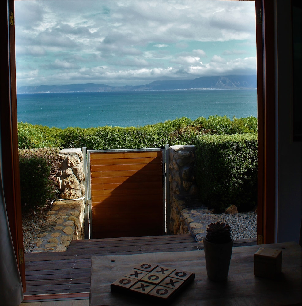 Kleinzee Oceanfront Guesthouse 7/43