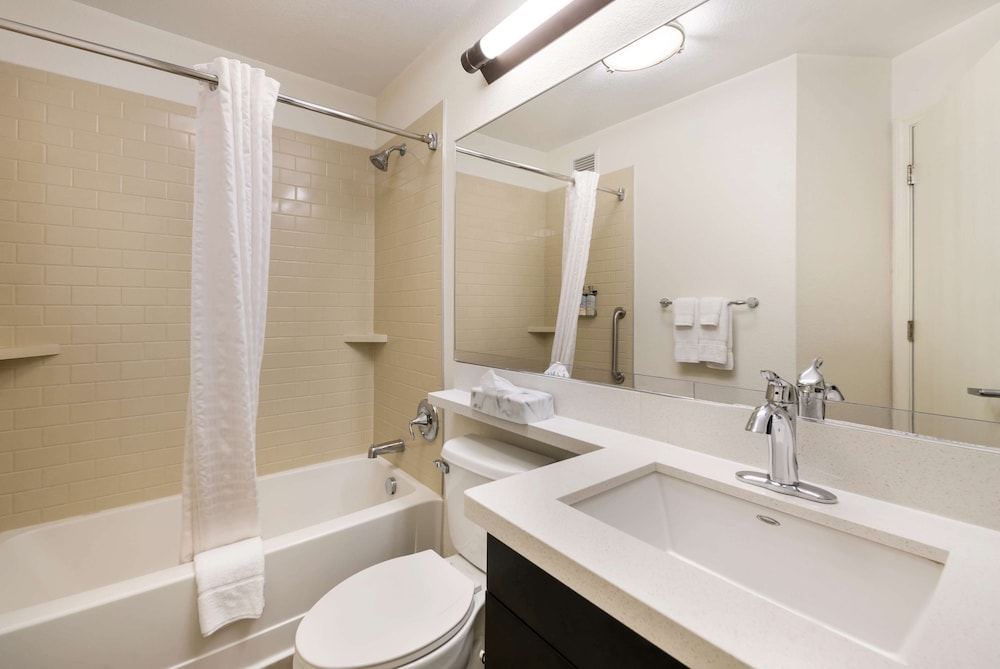 Sonesta Simply Suites Hampton 10/47