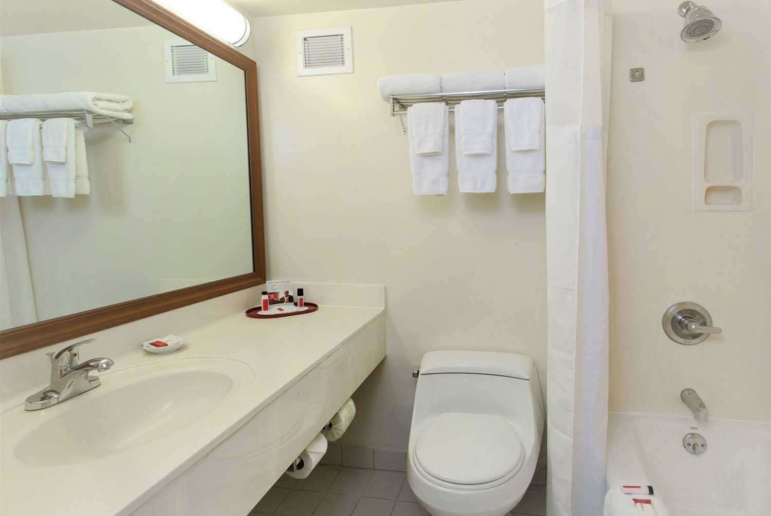 Ramada Plaza by Wyndham Waikiki 18/21