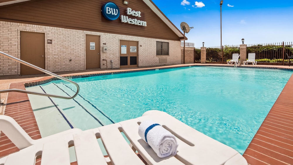 Days Inn by Wyndham Navasota 38/60