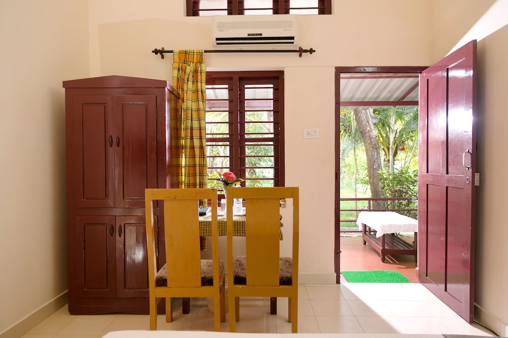 Illikkalam Lakeside Cottages 39/66