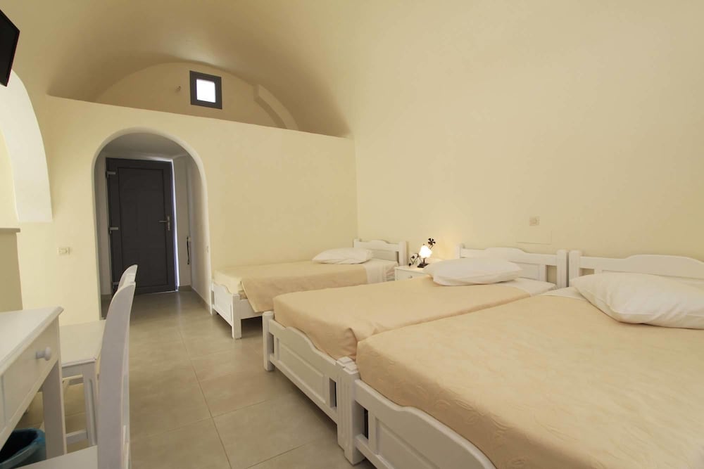STANDARD, TRIPLE, 3 BEDS, BALCONY