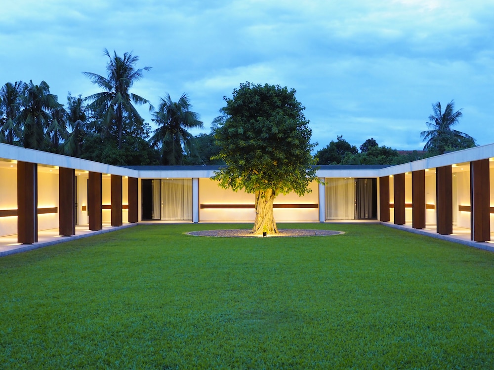 THE BALE PHNOM PENH HOTEL 43/52