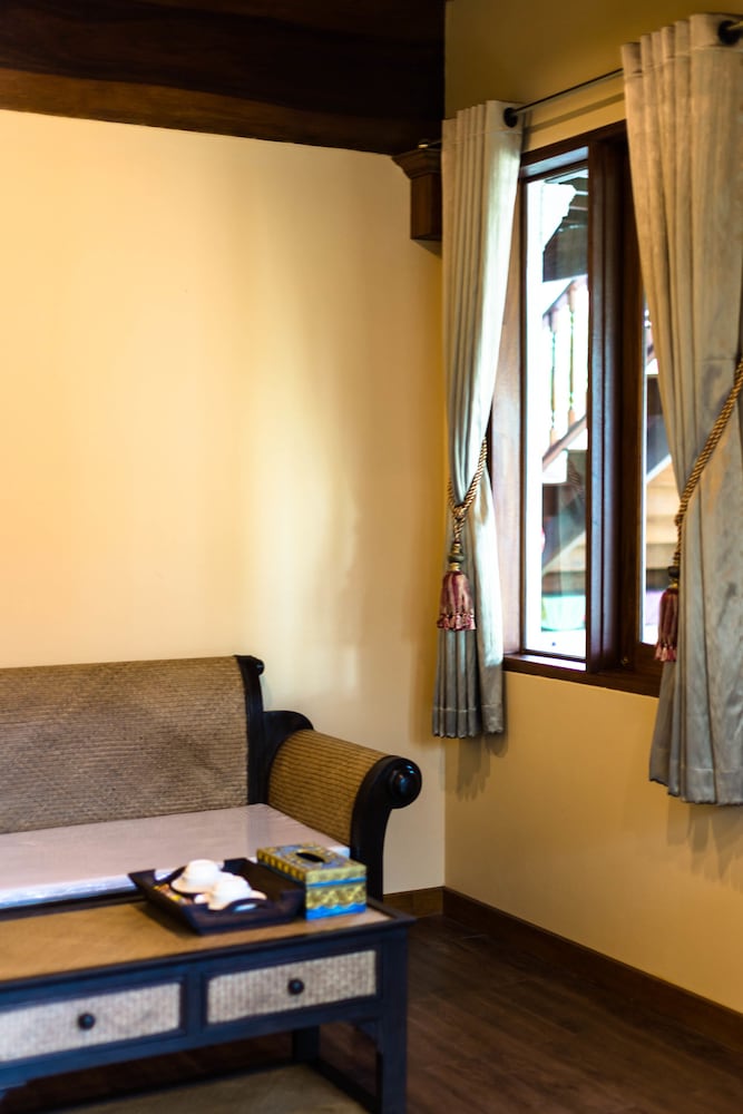 Huean Kham Hom Resort 50/72