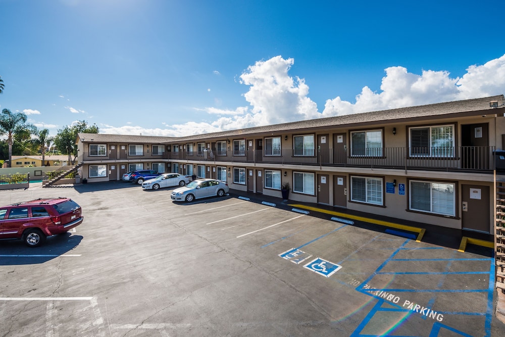 Hotel 414 Anaheim 56/66