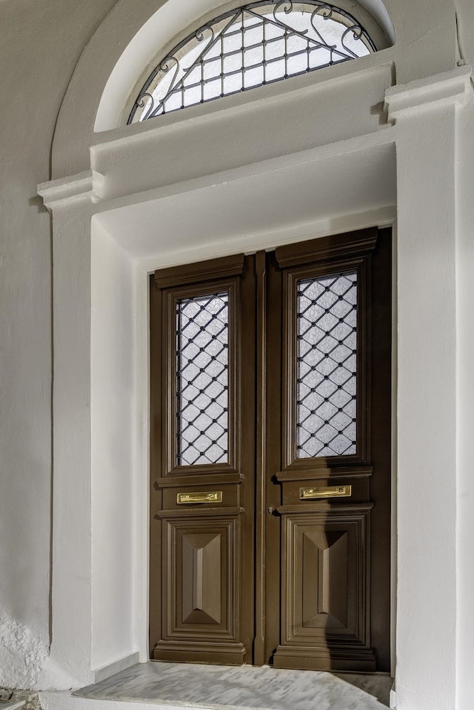 1844 Suites 50/61