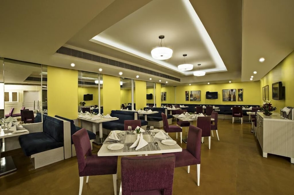 Sarovar Portico Naraina 39/54
