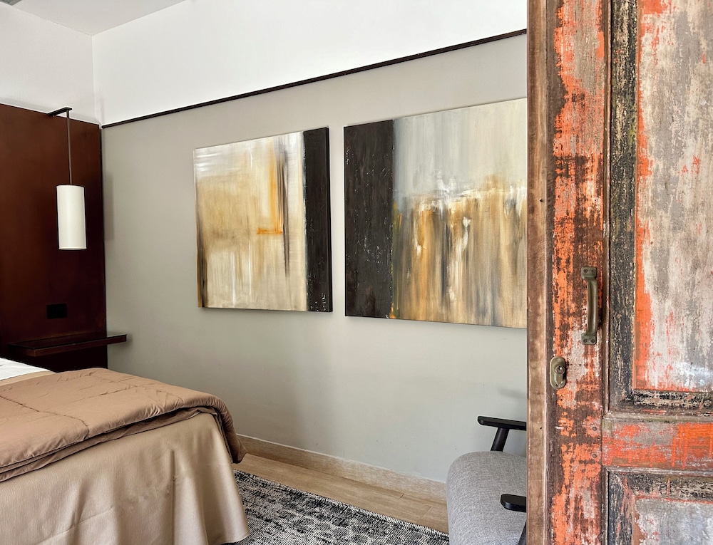 SUITE, 1 QUEEN AND 1 SINGLE BED, GARDEN VIEW
