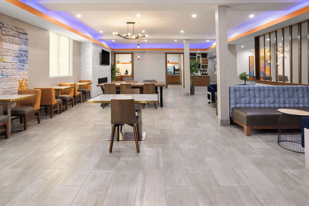 La Quinta Inn & Suites by Wyndham Williston Burlington 11/23
