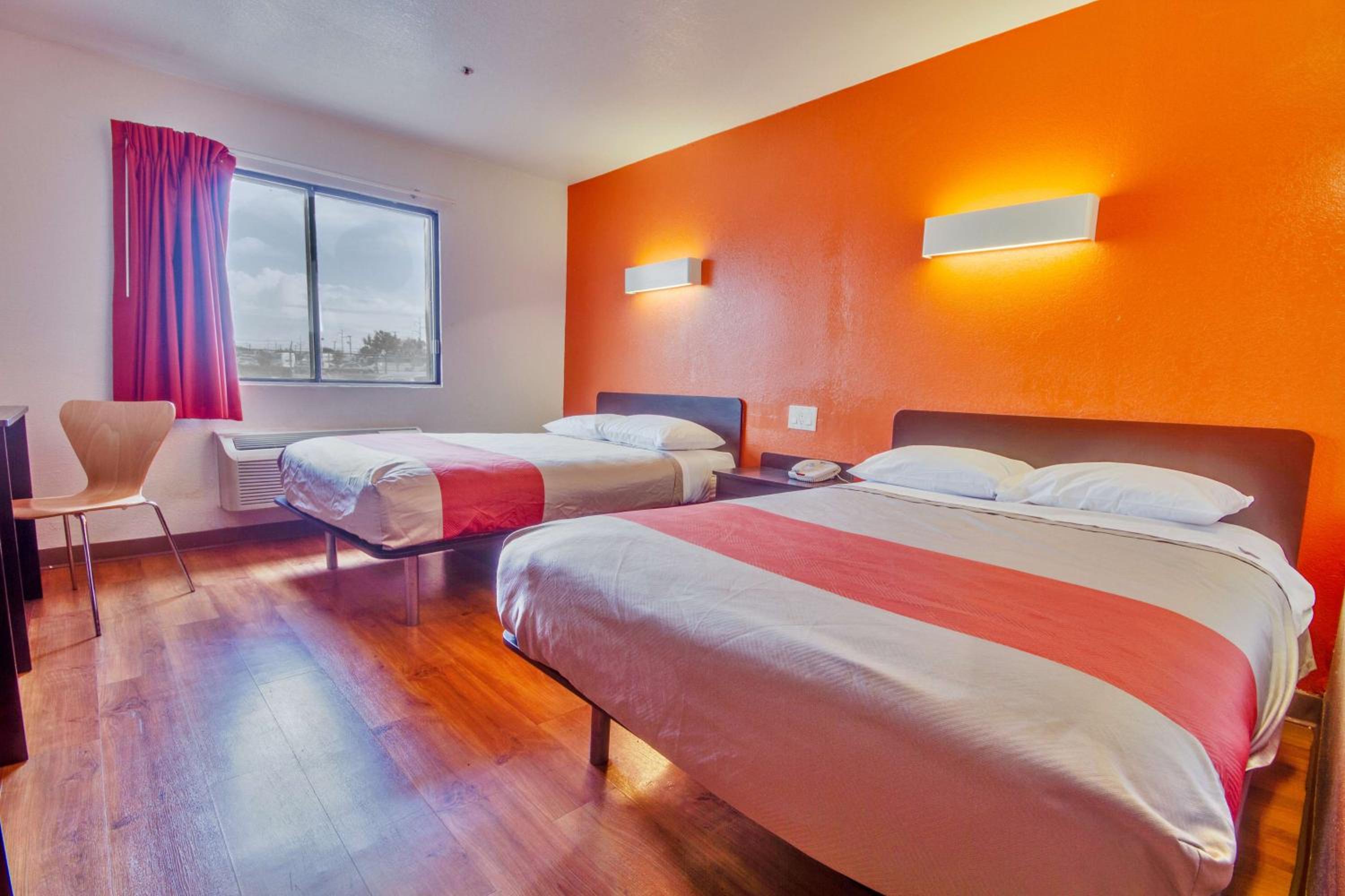 Room, Quadruple