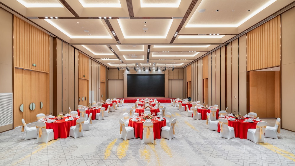 HOLIDAY INN Tongren Wanshan 36/48