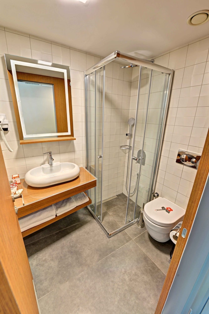 ALL INN HOTEL 58/60