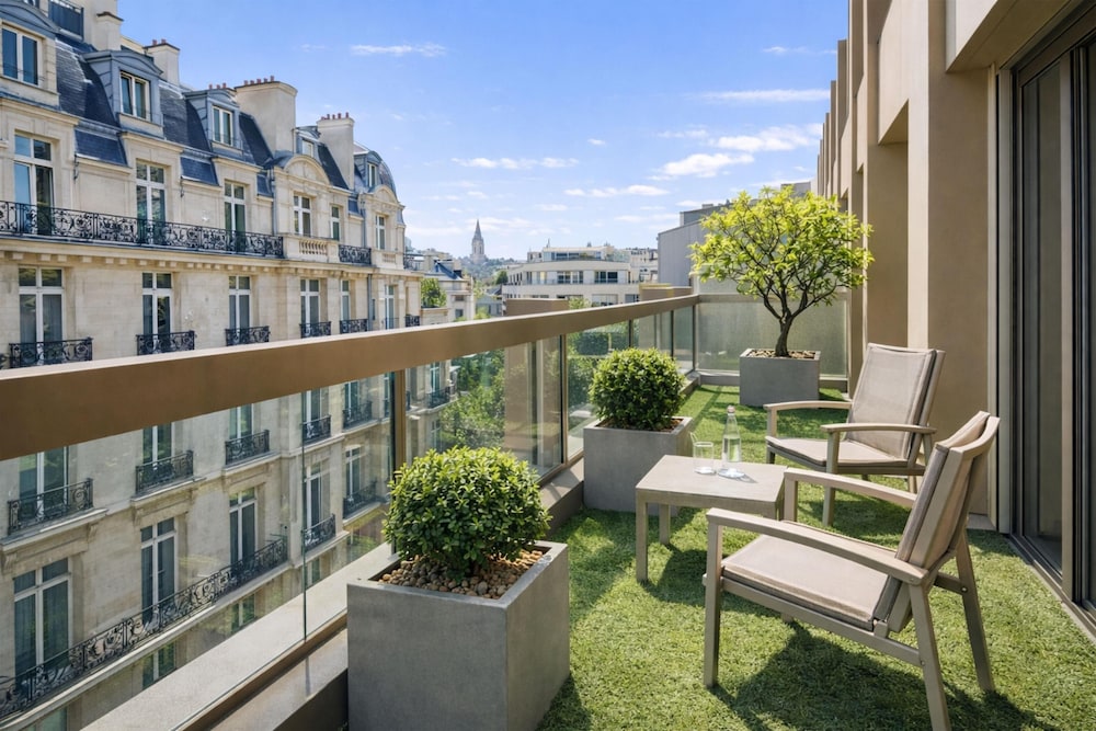 Warwick Paris Champs-Elysees 61/64