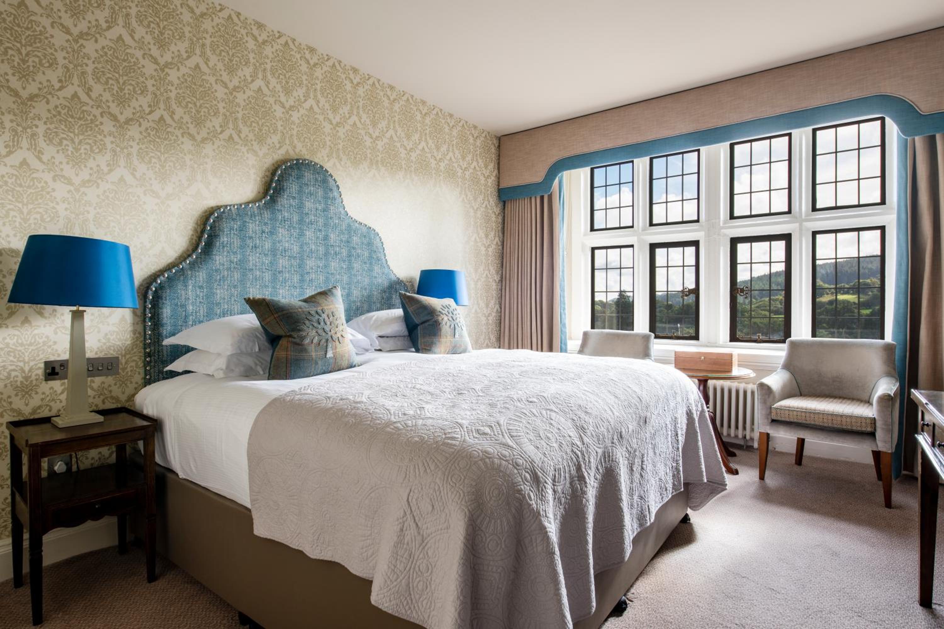 Room, 1 King and 1 Single Beds, Valley View