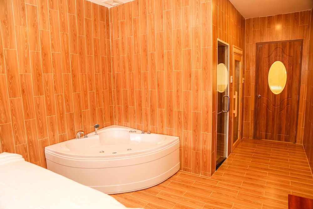 Thuy Hoang Nguyen Hotel Resort & Spa 43/75