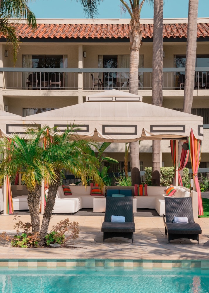 Atrium Hotel at Orange County Airport 48/61