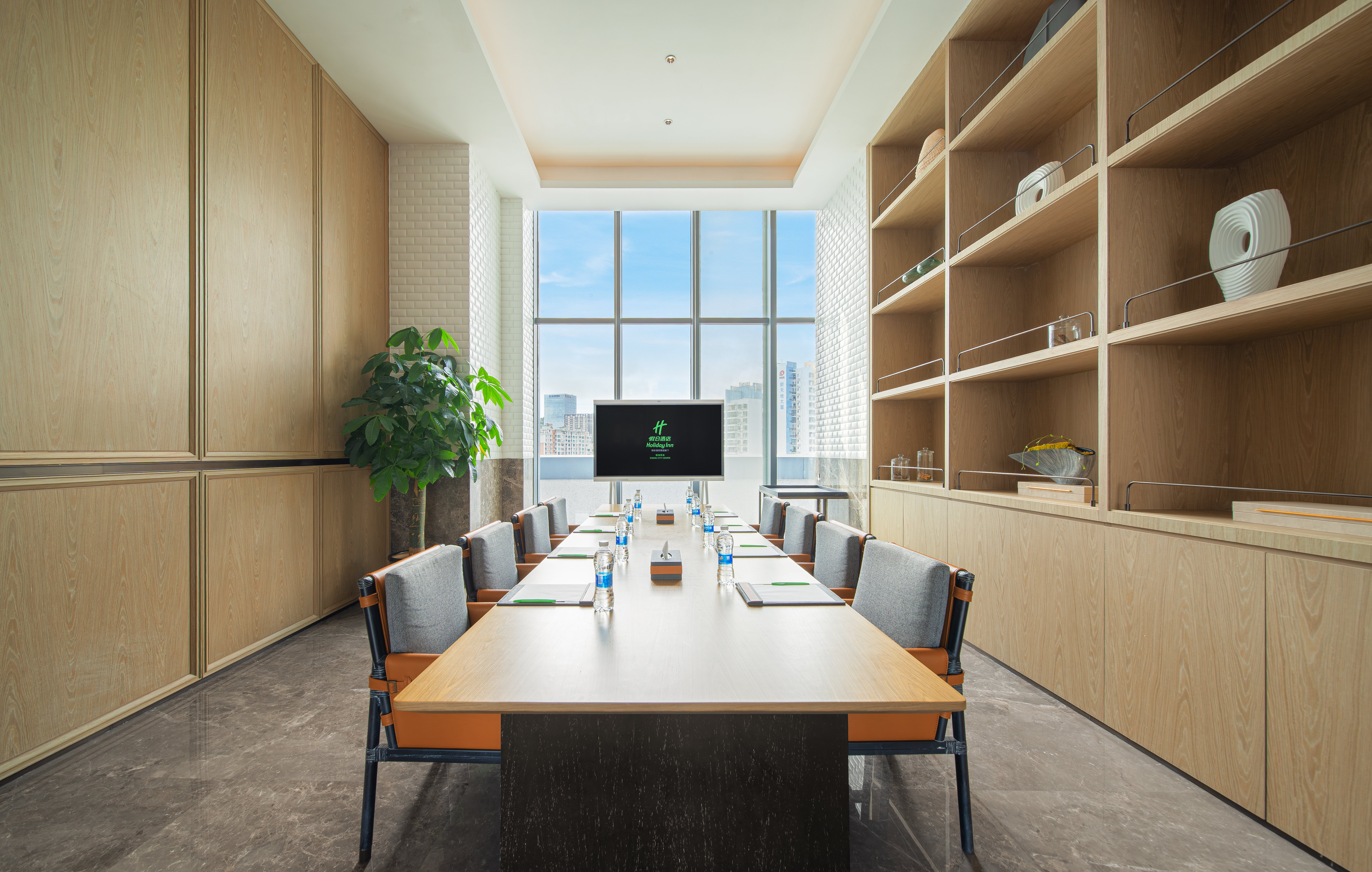 Holiday Inn Zhuhai City Center 42/50
