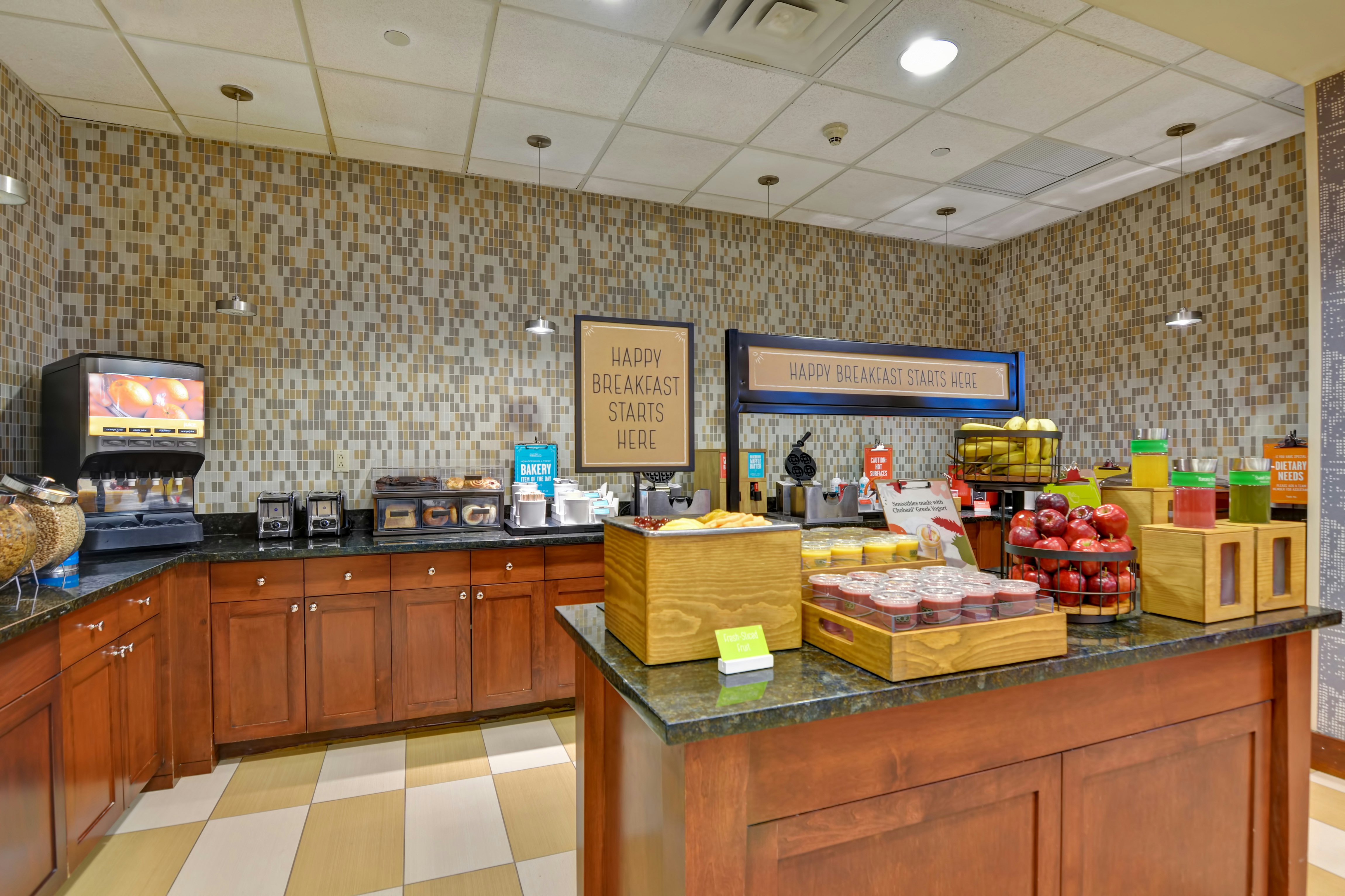 Hampton Inn Suites Newark Harrison Riverwalk 13/60